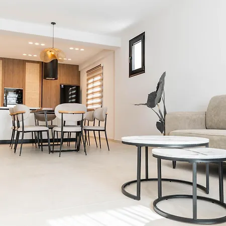 Villa Crystal 13 *