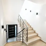 Villa Crystal 13 *